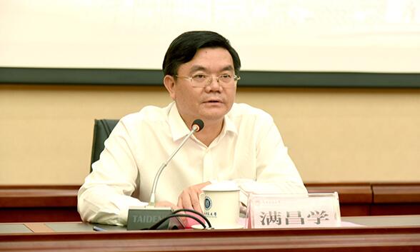 滿昌學(xué)簡歷：廣西廣播電視局局長滿昌學(xué)，曾任廣西廣播電視臺臺長、廣西科技大學(xué)黨委書記
