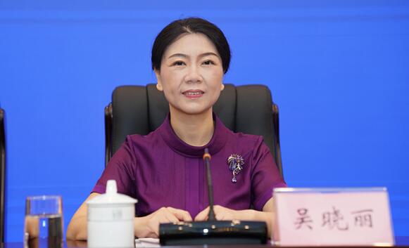 吳曉麗簡歷：來賓市政協(xié)主席吳曉麗，曾任廣西廣播電視局副局長、婦聯(lián)副主席，來賓市委副書記