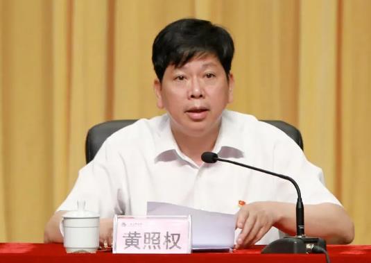 黃照權簡歷：廣西醫科大學黨委書記黃照權，曾任桂林醫學院黨委書記、右江醫學院黨委副書記